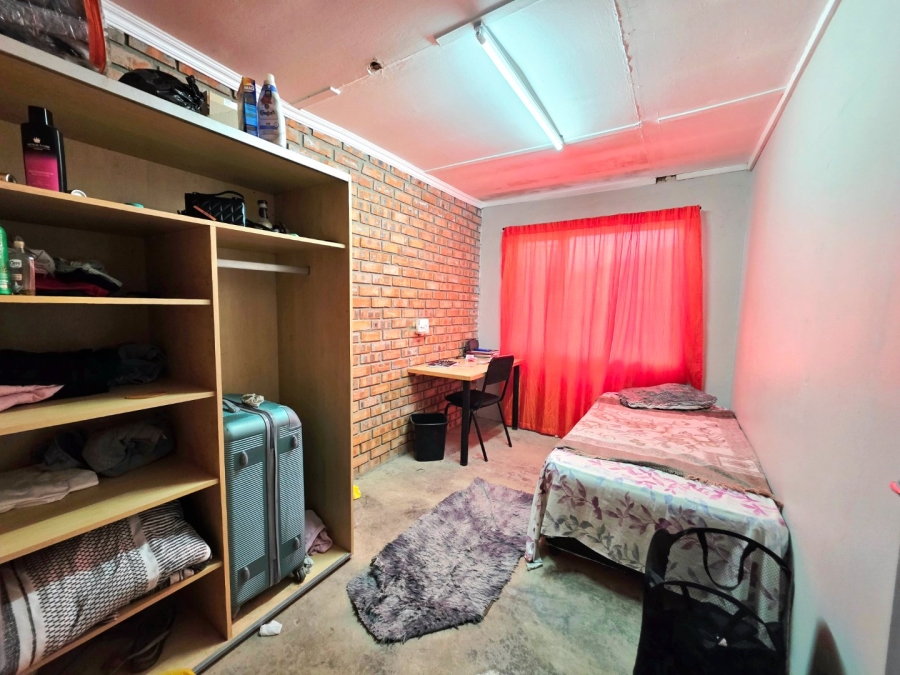 11 Bedroom Property for Sale in Brandwag Free State